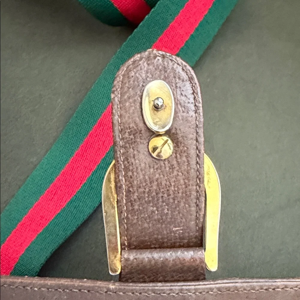💚♥️Gucci Envelope Crossbody Bag with Brown Leather and Green-Red Web Strap - Picture 8 of 16